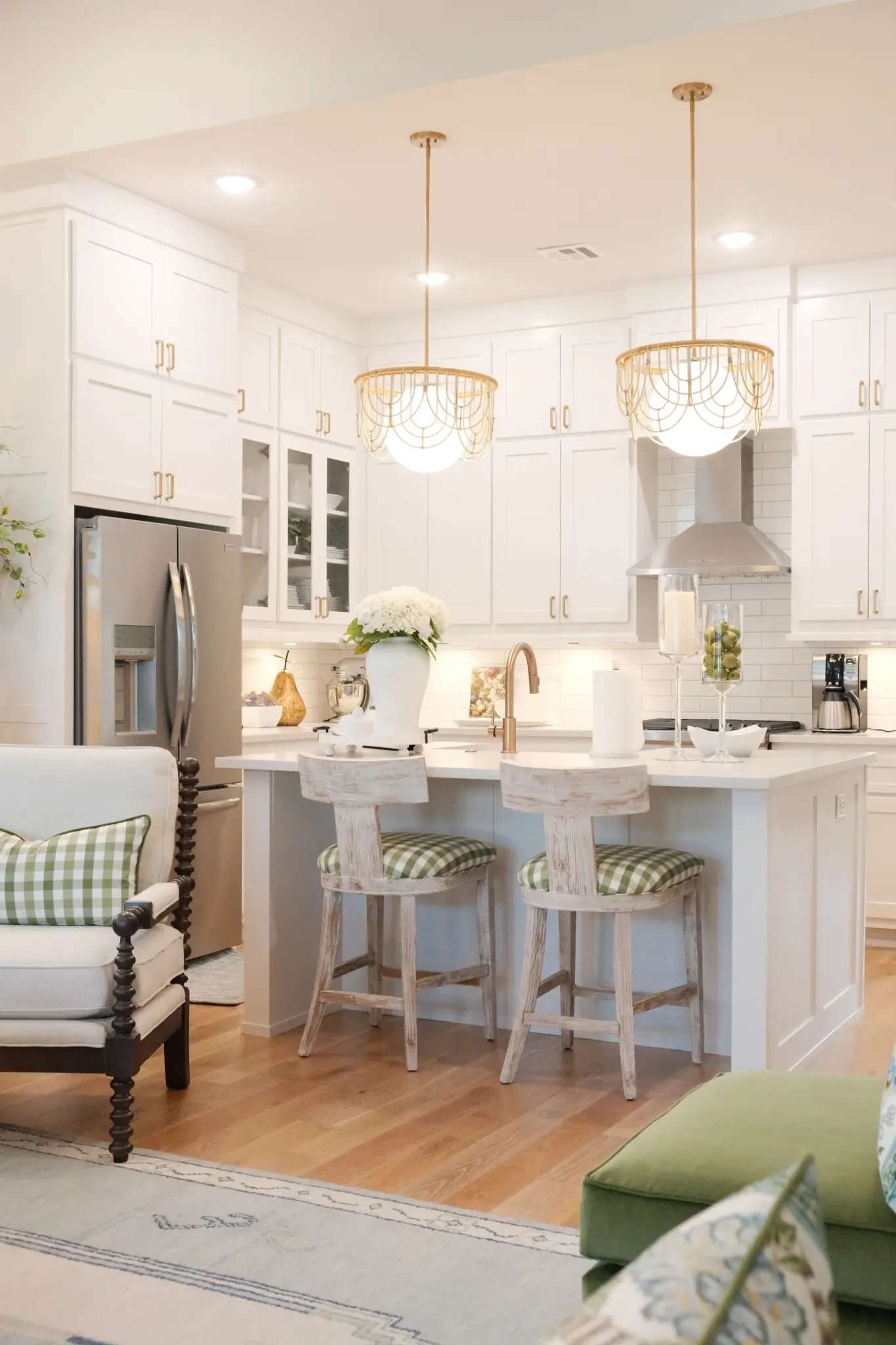 Organic materials grounding a refined interior